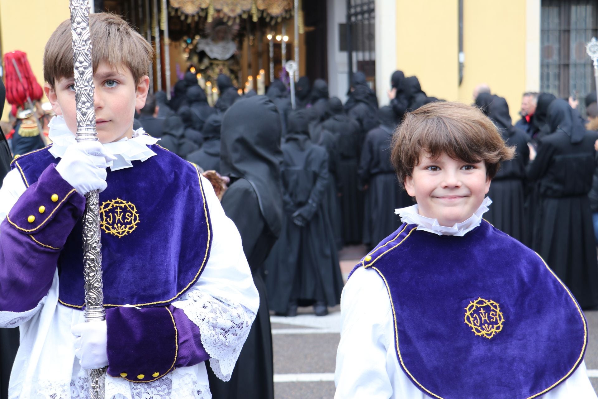 Las imágenes de la salida y procesión de Los Pasos en León
