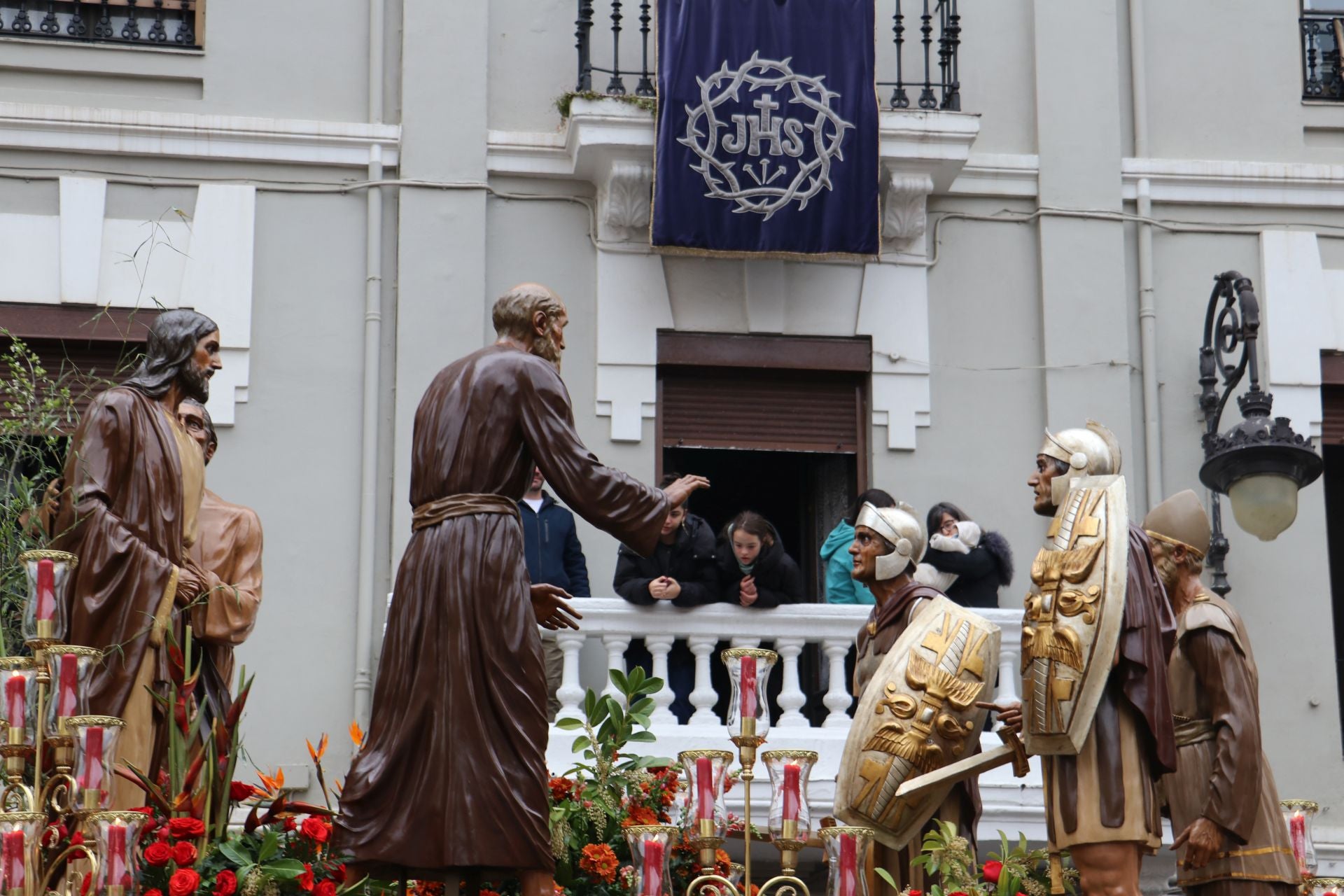 Las imágenes de la salida y procesión de Los Pasos en León
