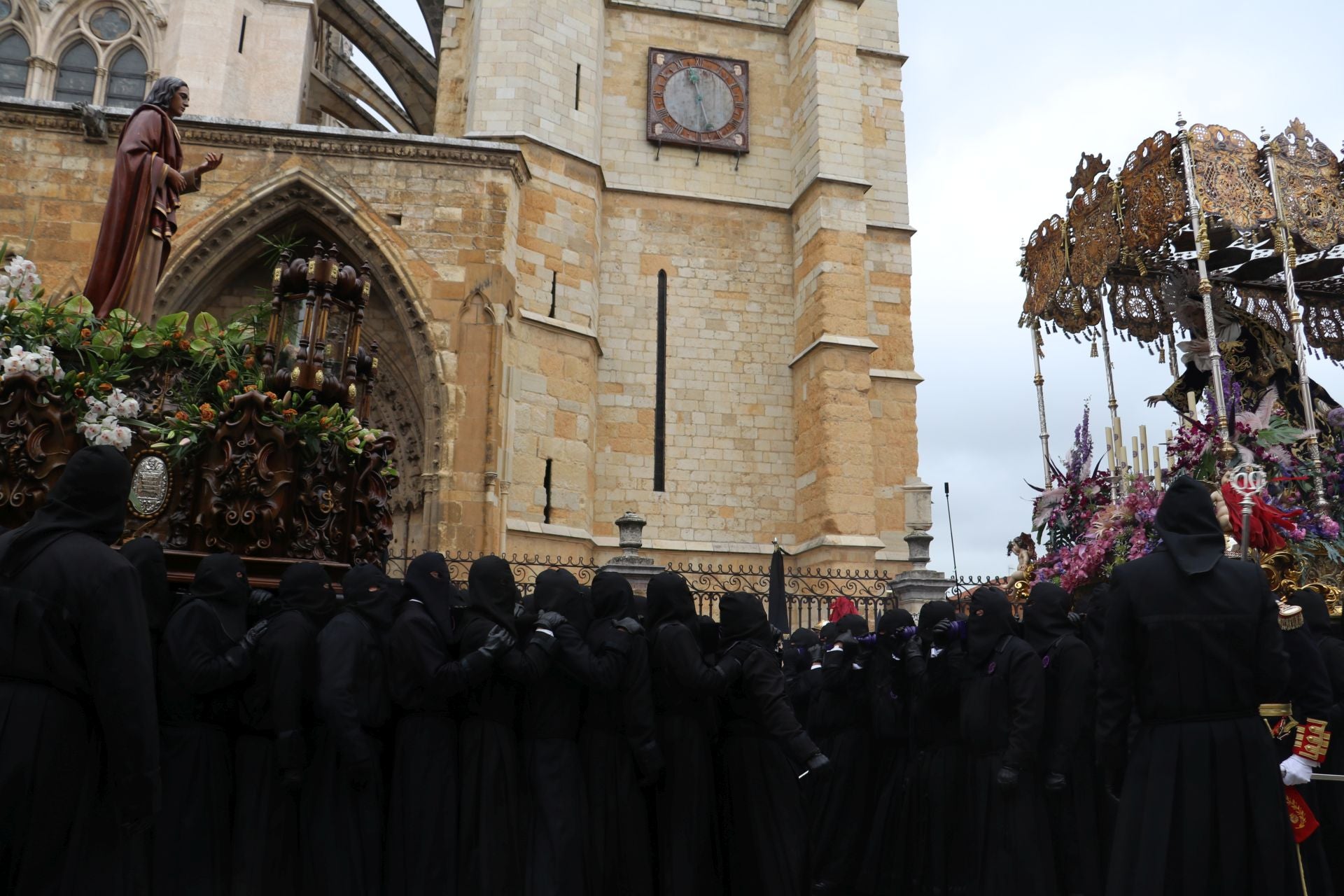 Las imágenes del Encuentro ante la Catedral de León