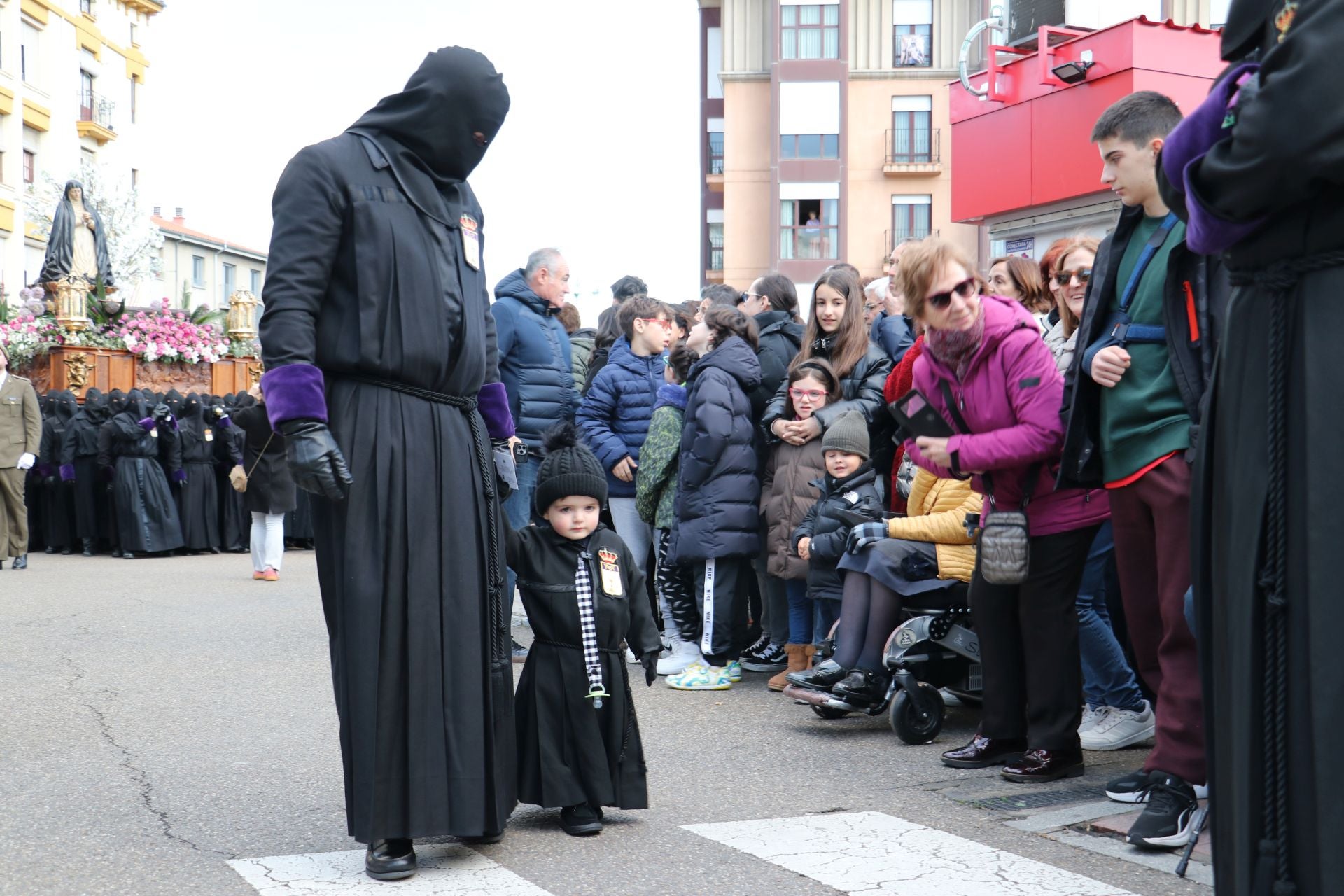 Las mejores imágenes de la procesión del Santo Entierro de Minerva