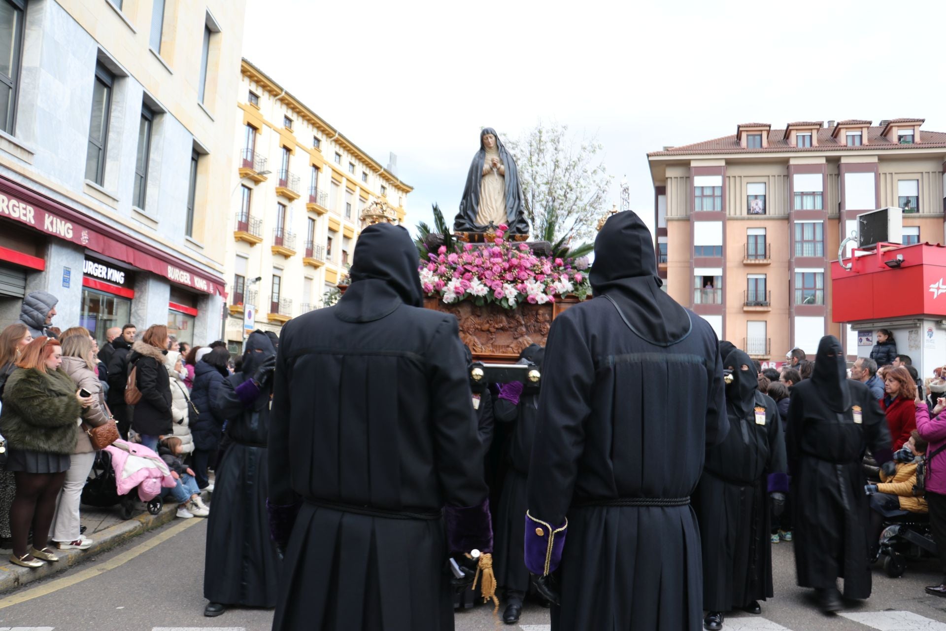 Las mejores imágenes de la procesión del Santo Entierro de Minerva