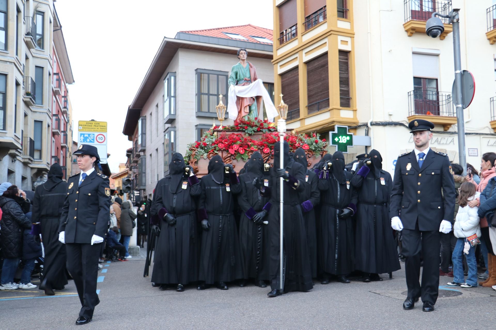 Las mejores imágenes de la procesión del Santo Entierro de Minerva