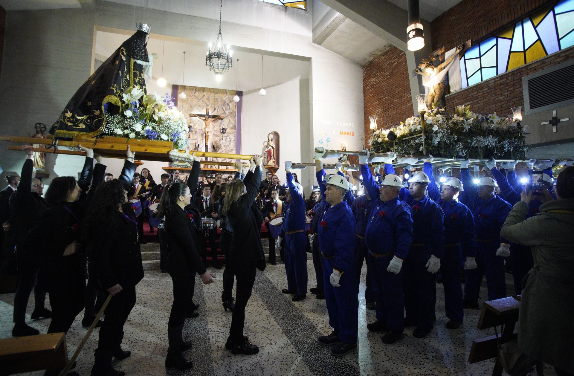 Procesión del Cristo de los Mineros en Caboalles de Abajo