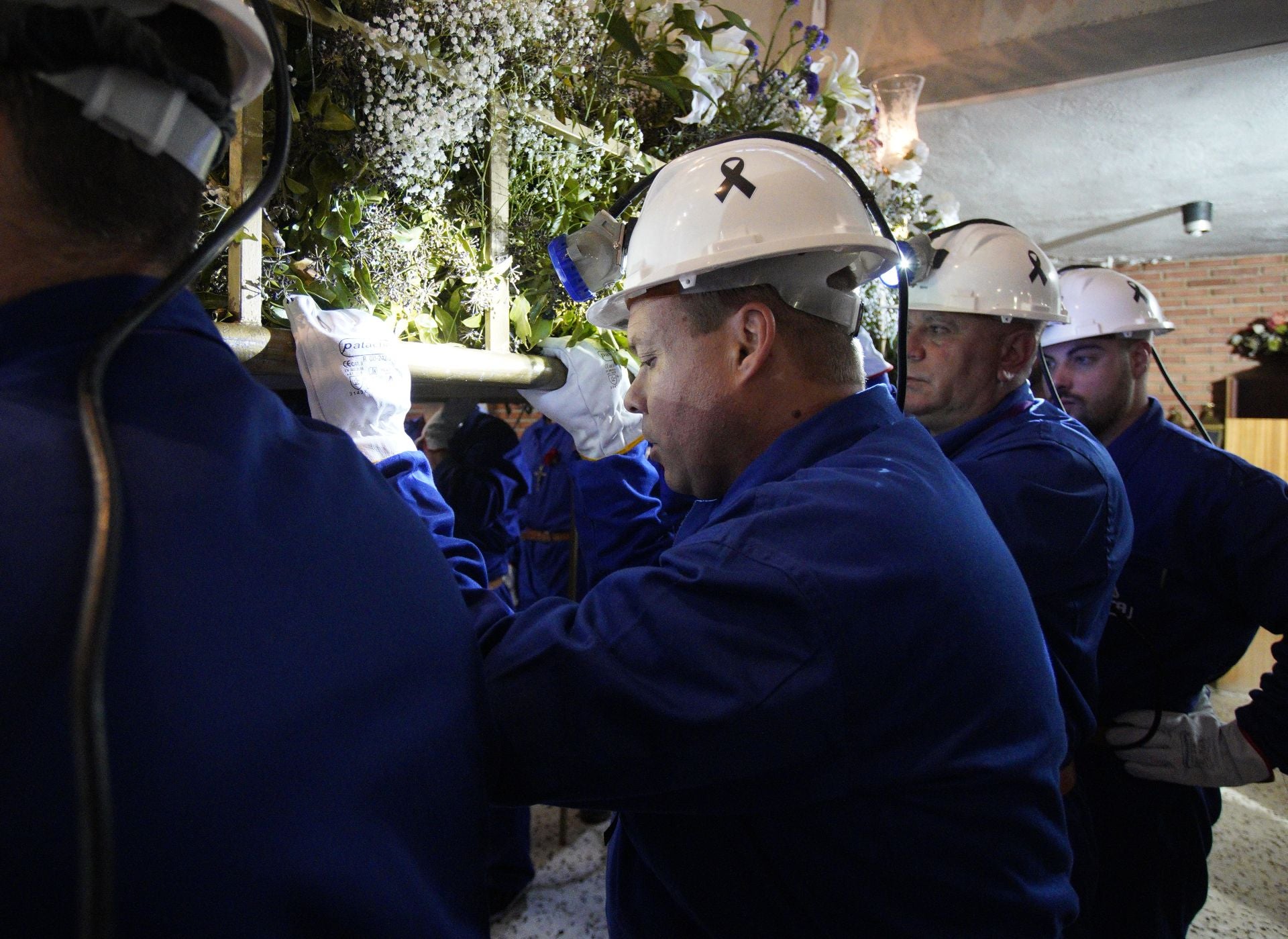 Procesión del Cristo de los Mineros en Caboalles de Abajo