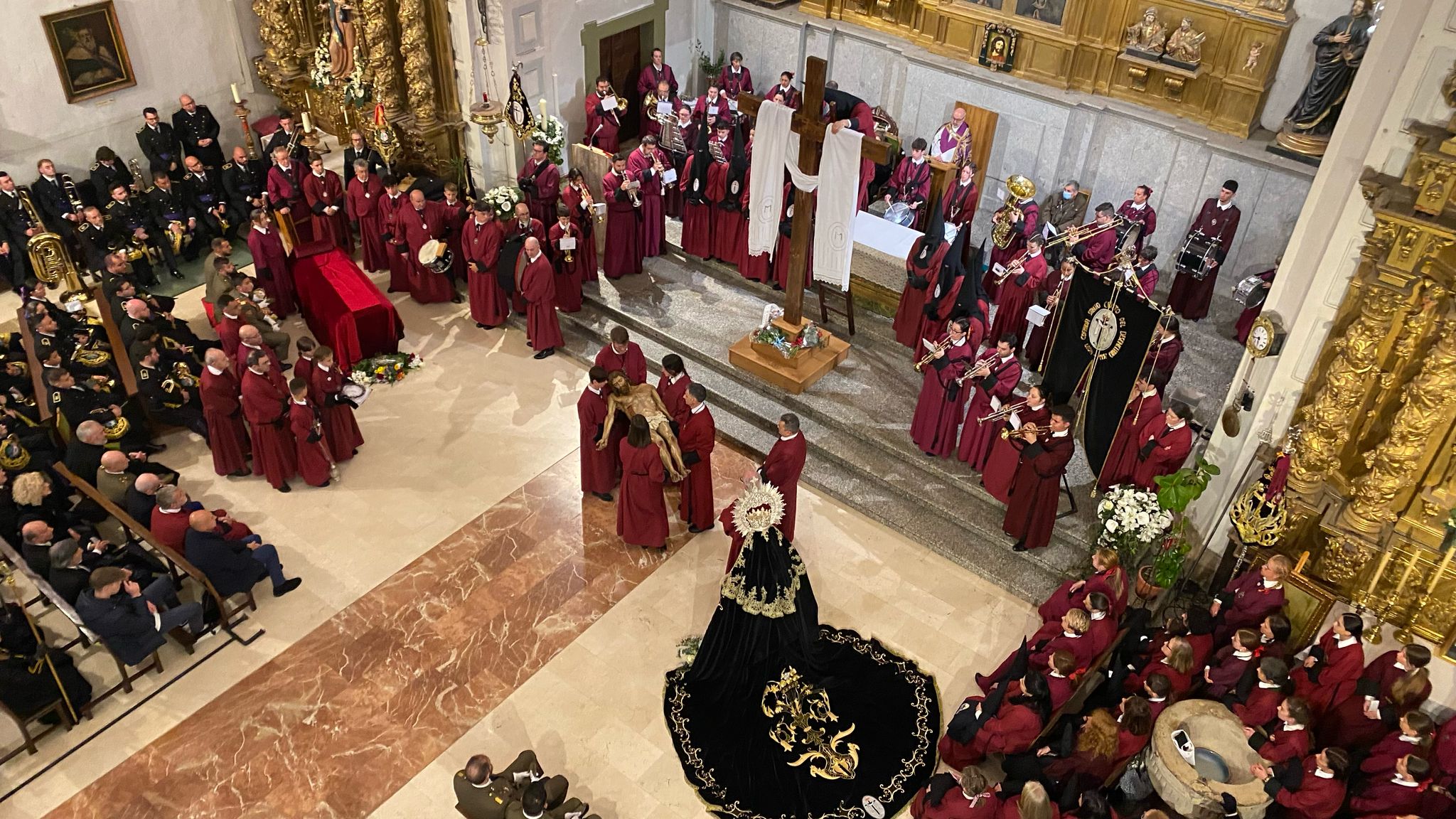Las imágenes del acto del Desenclavo el Sábado Santo en León