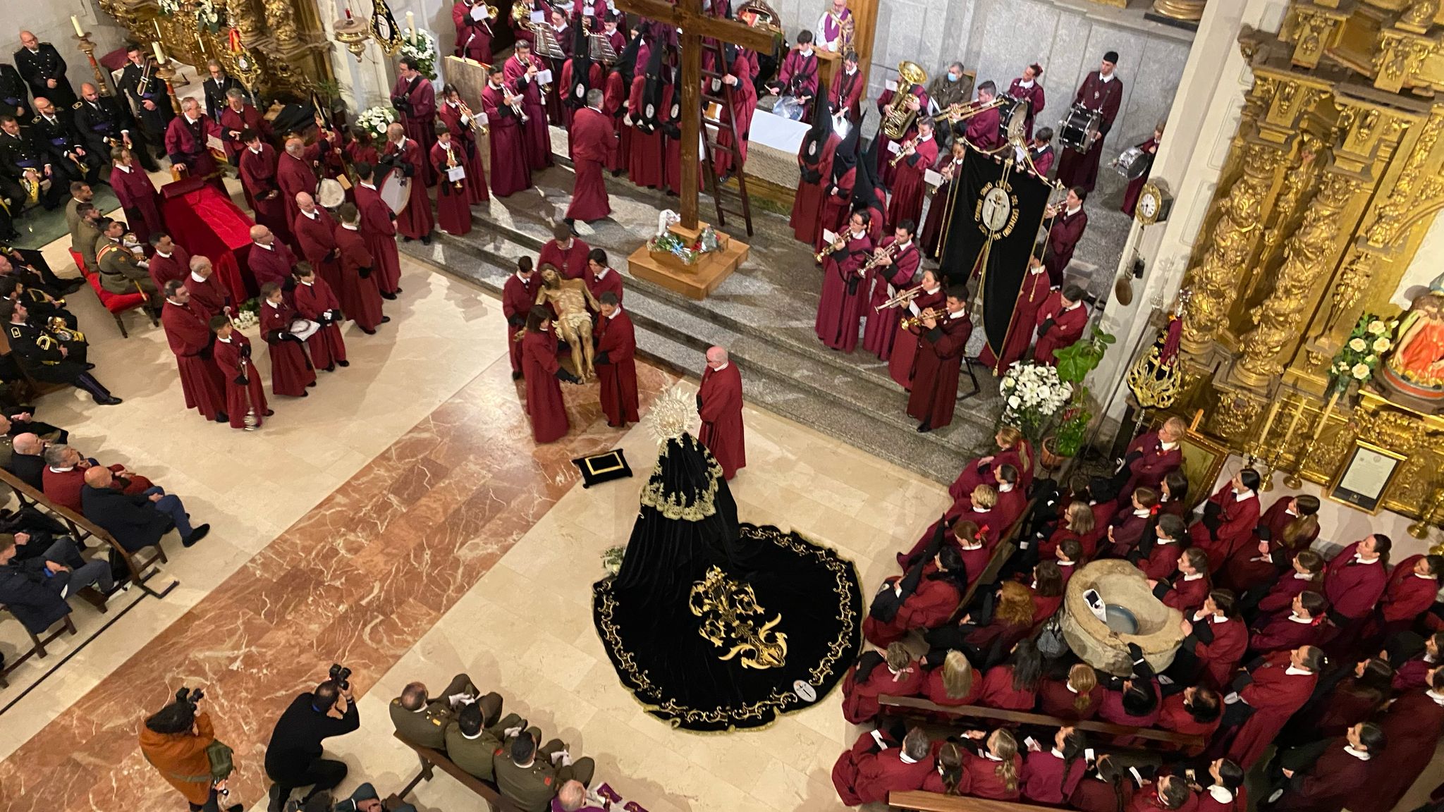 Las imágenes del acto del Desenclavo el Sábado Santo en León