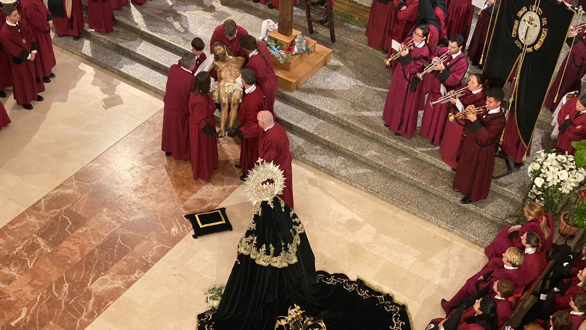 Las imágenes del acto del Desenclavo el Sábado Santo en León