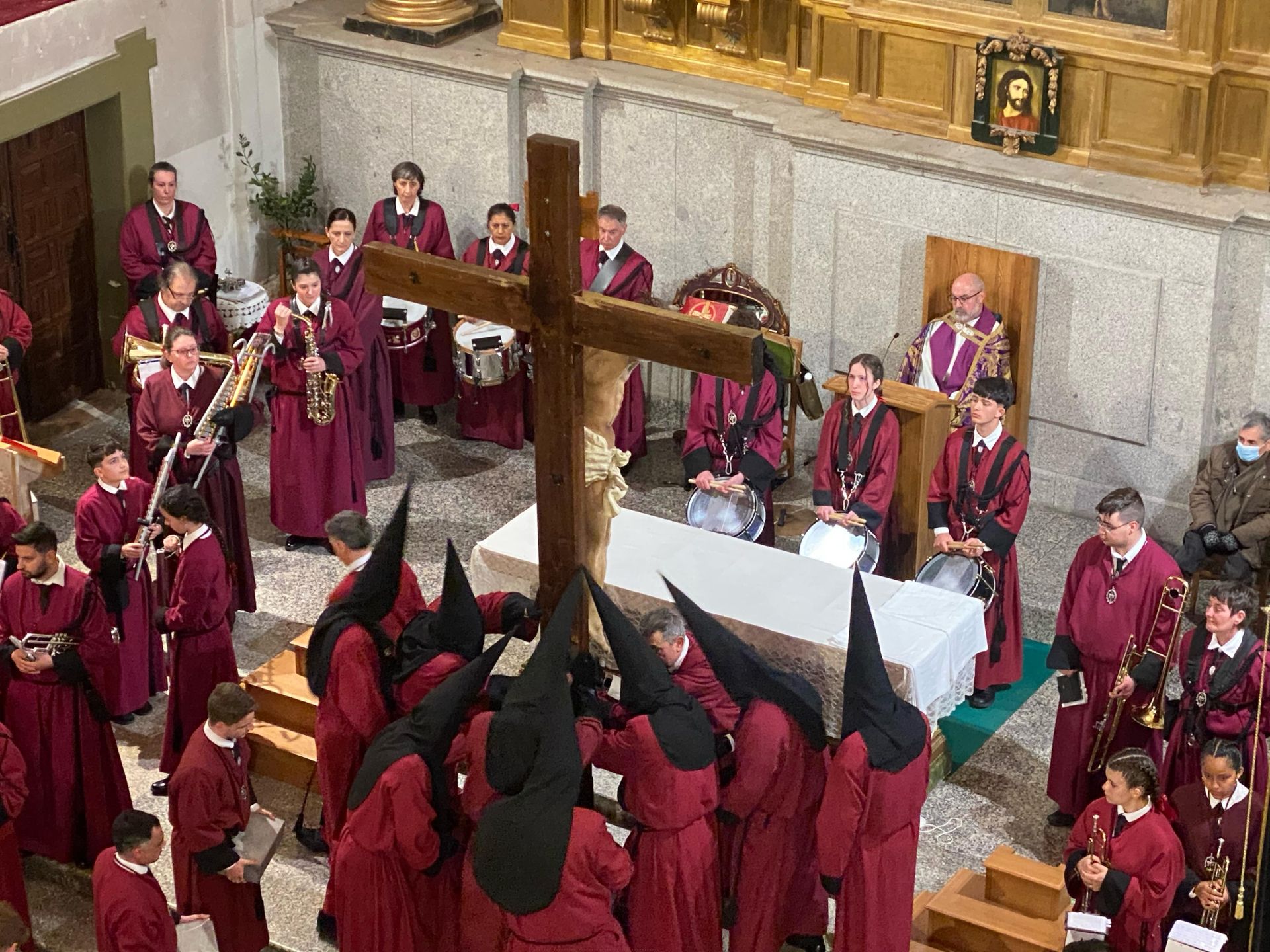 Las imágenes del acto del Desenclavo el Sábado Santo en León