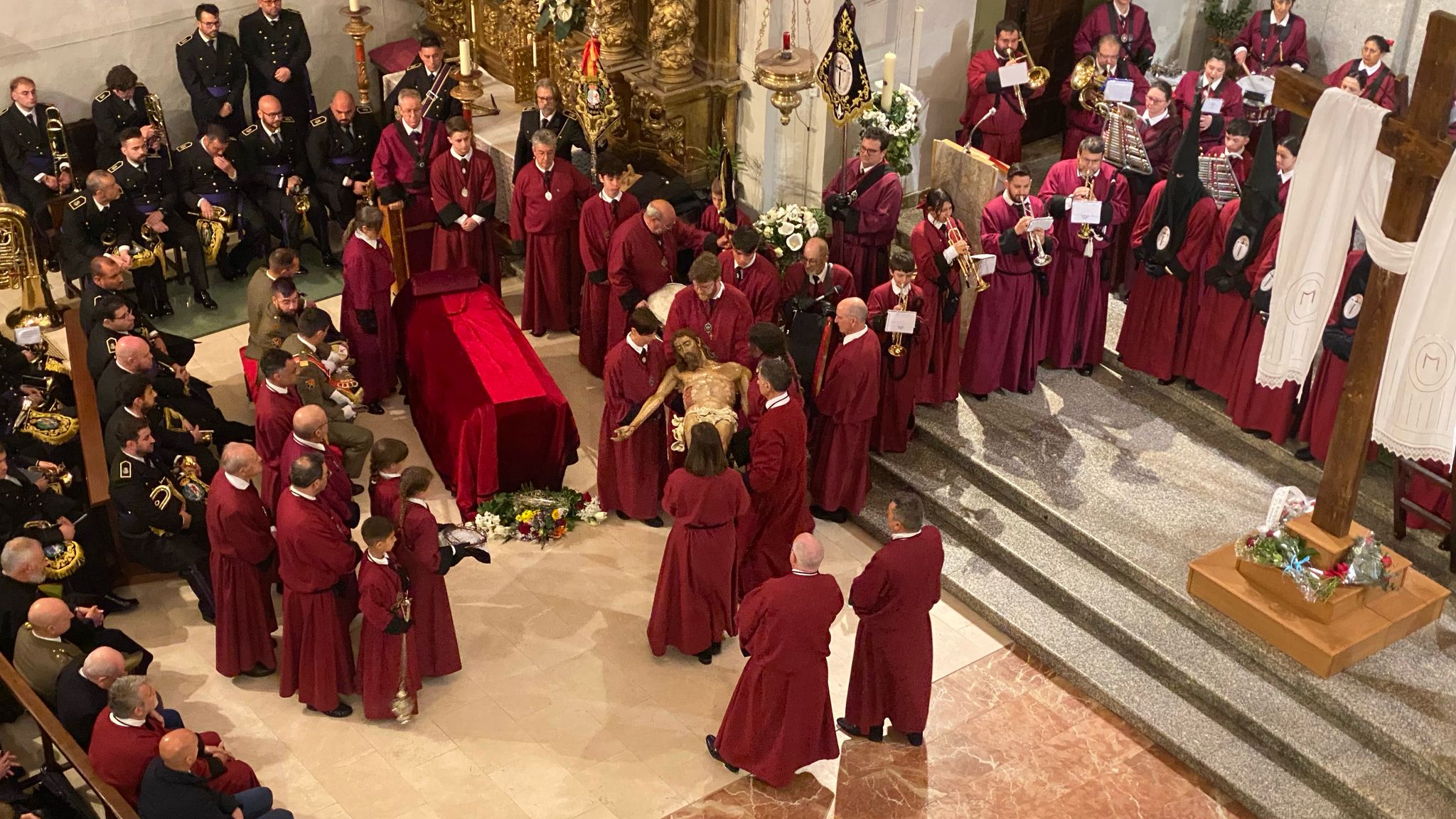 Las imágenes del acto del Desenclavo el Sábado Santo en León