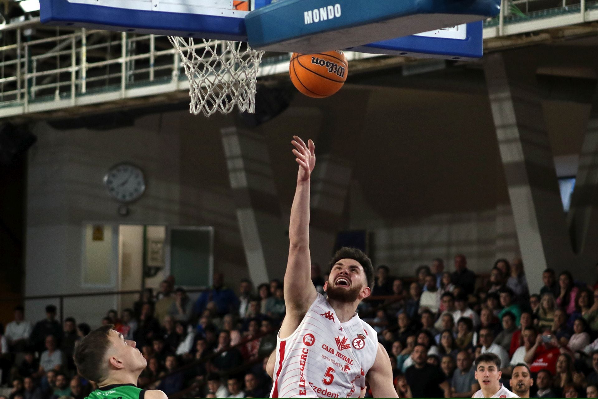 Las mejores imágenes del partido de baloncesto entre la Cultural y la Ponferradina