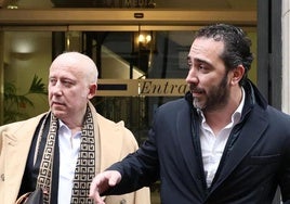 El comisionista Víctor de Aldama a su salida de la Cadena Cope.