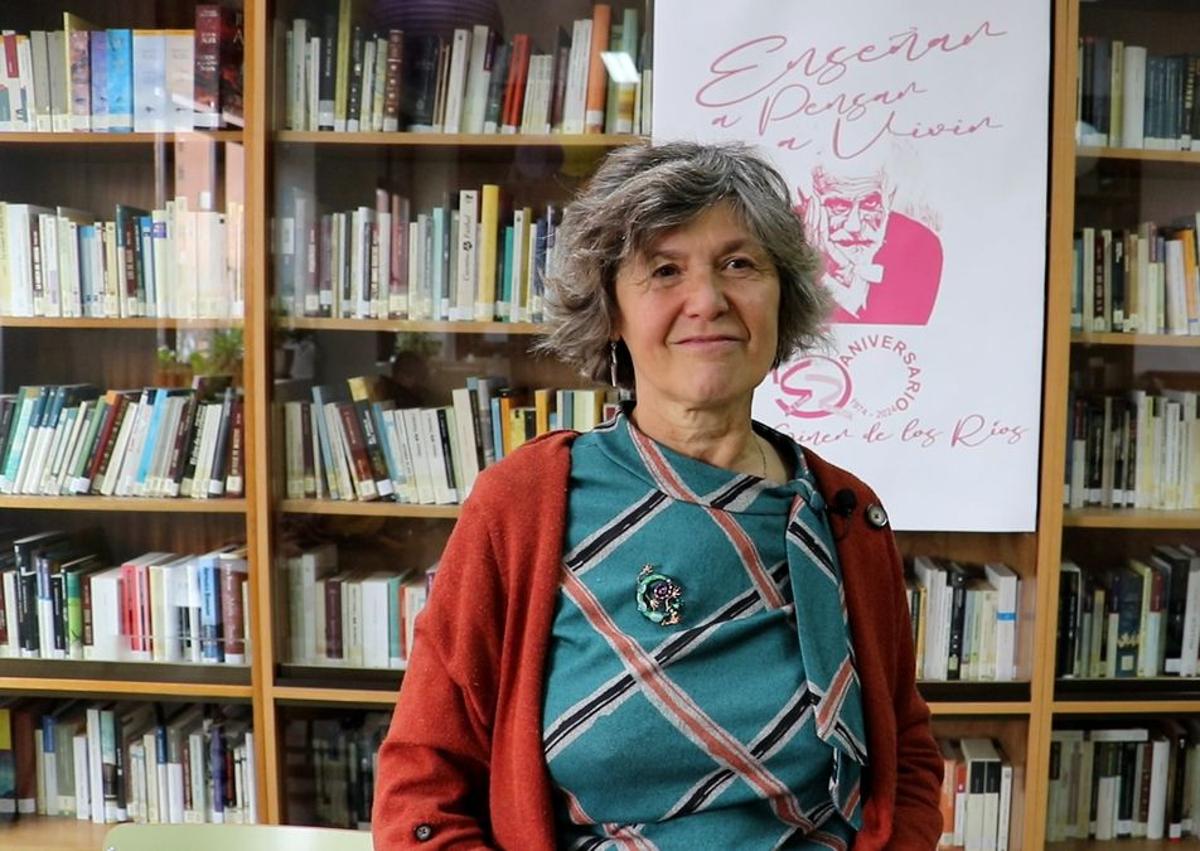 Imagen secundaria 1 - Fachada del IES Giner de los Ríos; Mercedes del Pozo, profesora del Instituto y Giner de los Ríos. 
