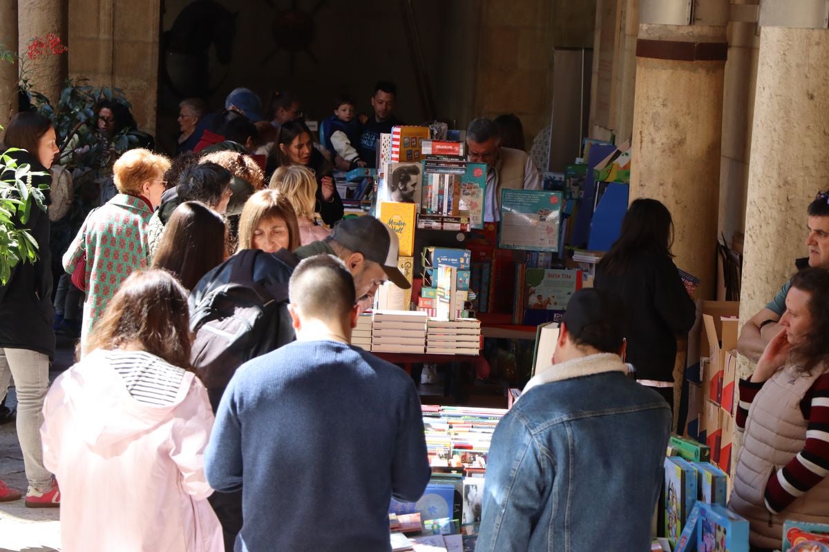León celebra el Día del Libro