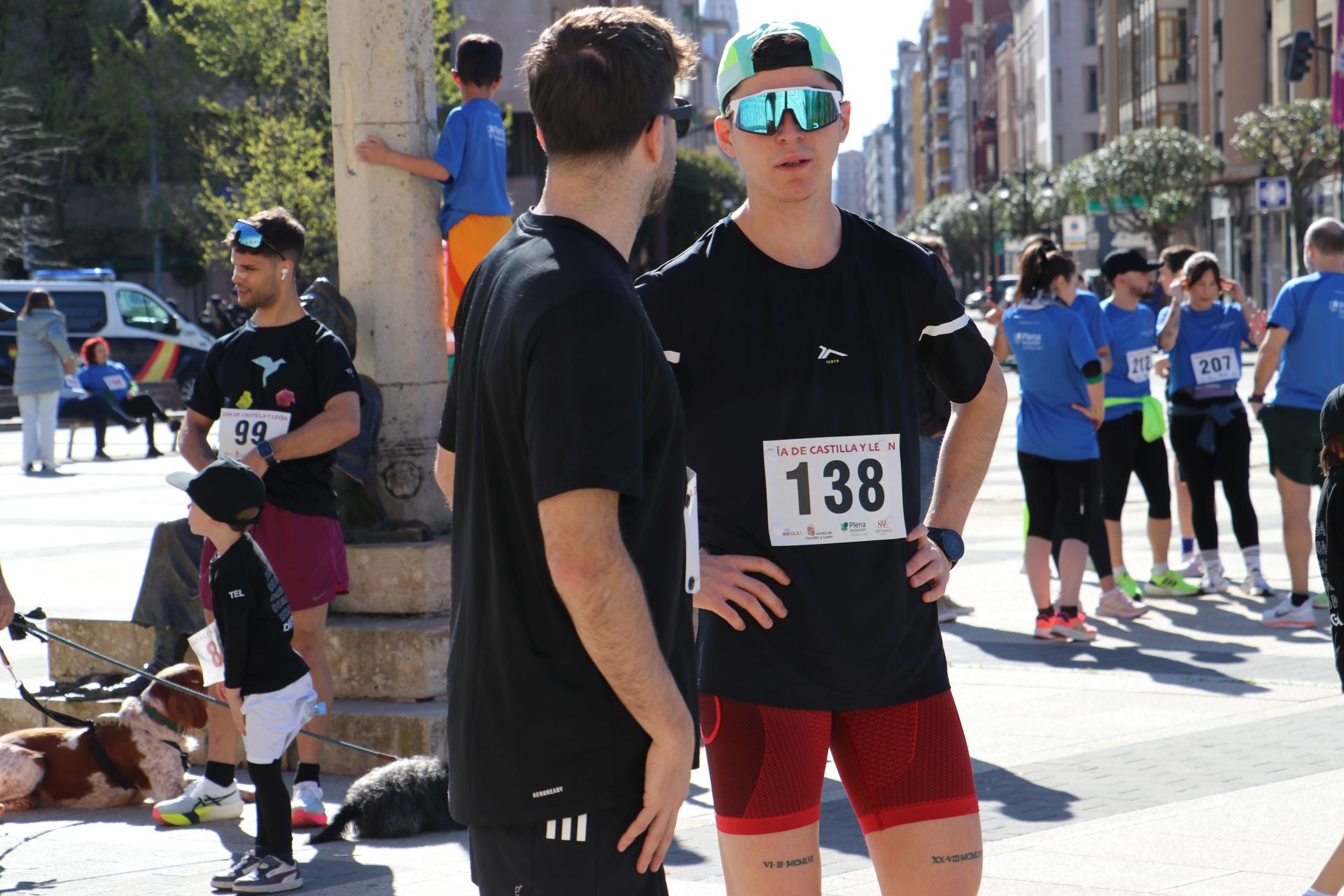 Las imágenes de la carrera solidaria por el día de la comunidad en León