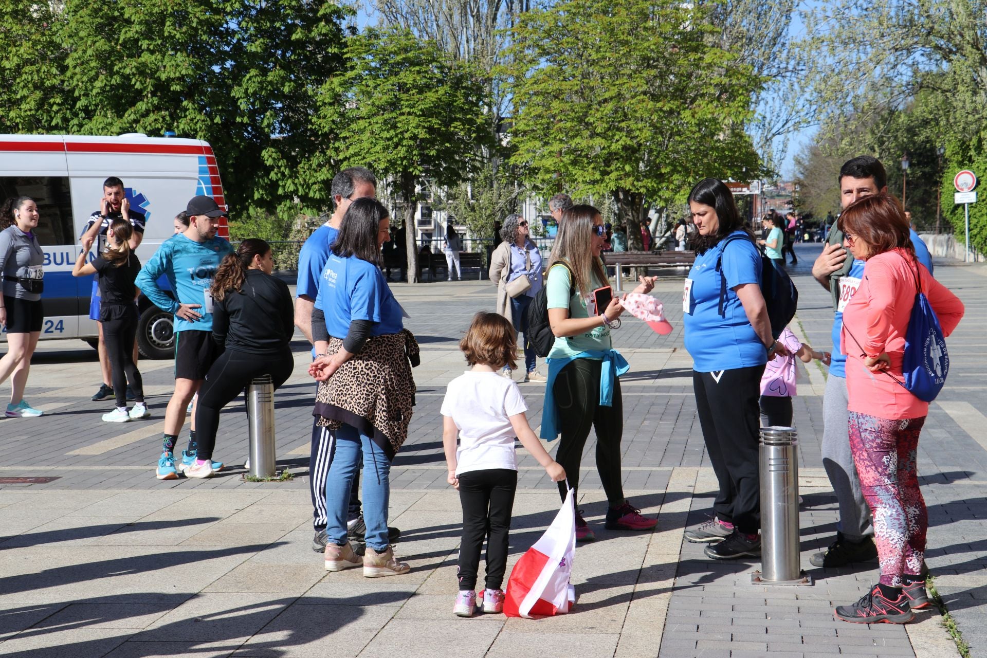 Las imágenes de la carrera solidaria por el día de la comunidad en León