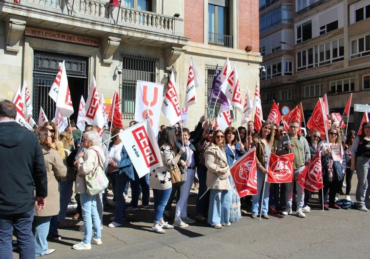 Un destino a 800 kilómetros o a la calle, la imposible decisión ante el «ERE encubierto» para 55 trabajadores leoneses