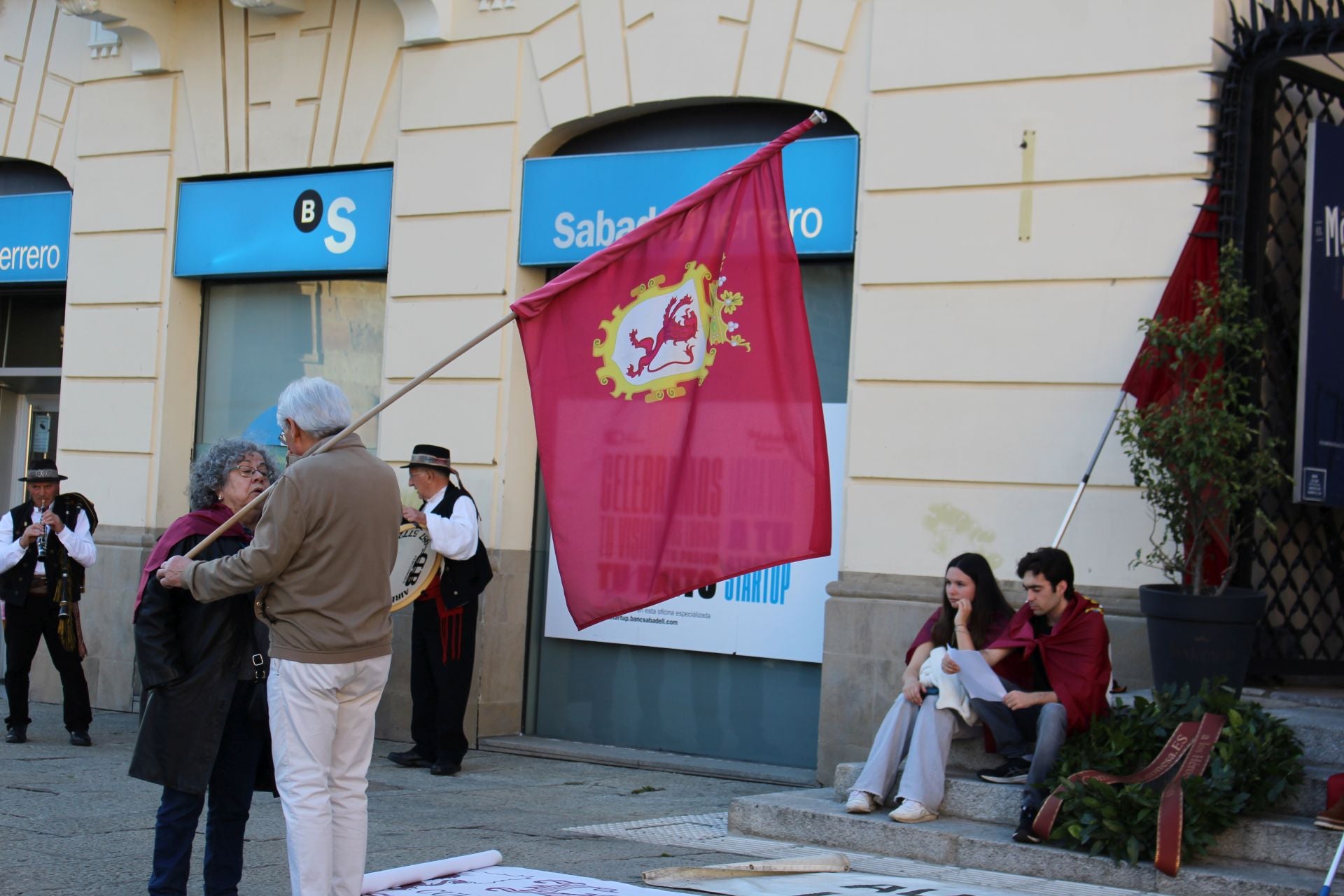 Homenaje a los Héroes Leoneses