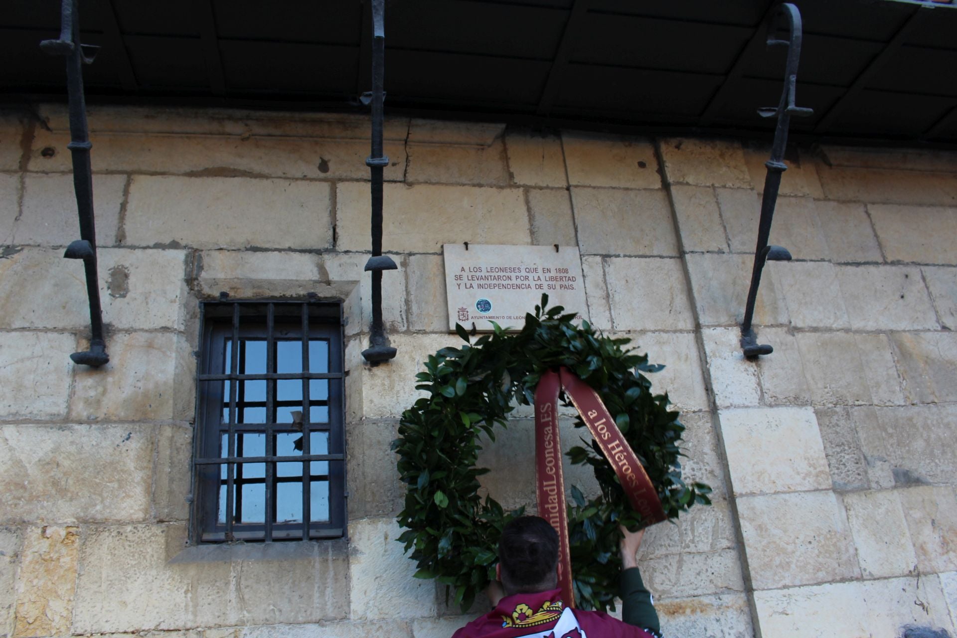 Homenaje a los Héroes Leoneses