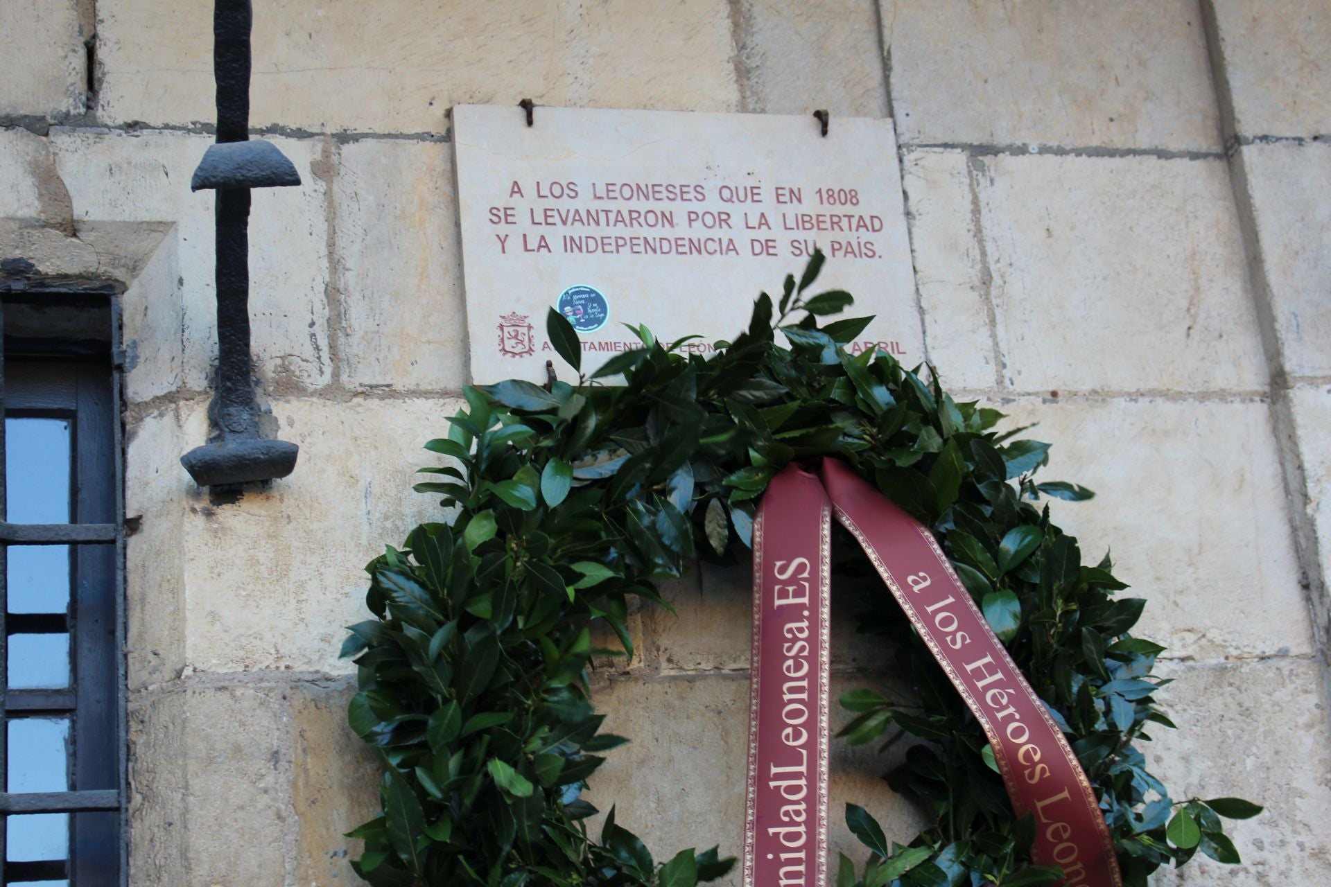 Homenaje a los Héroes Leoneses