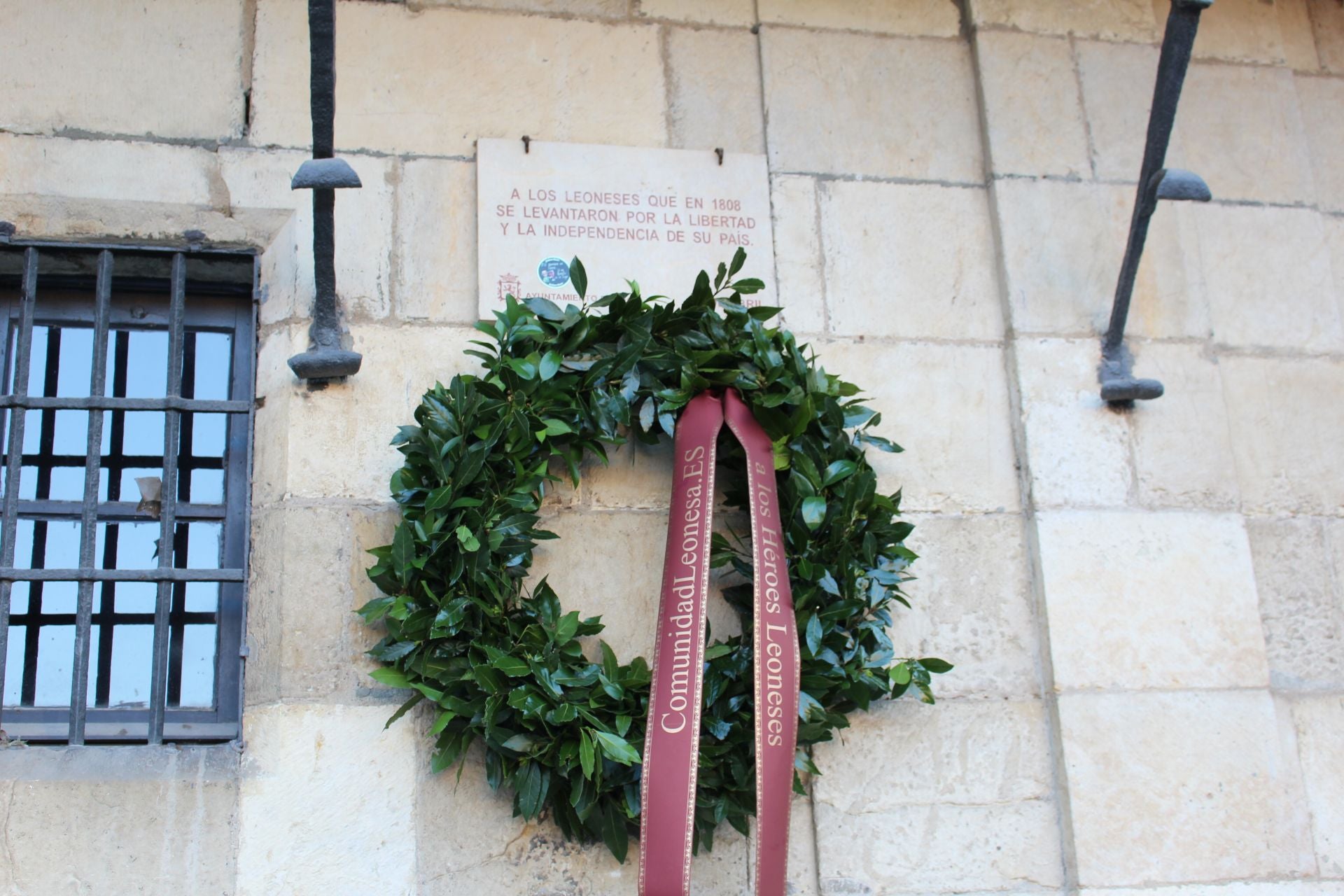 Homenaje a los Héroes Leoneses