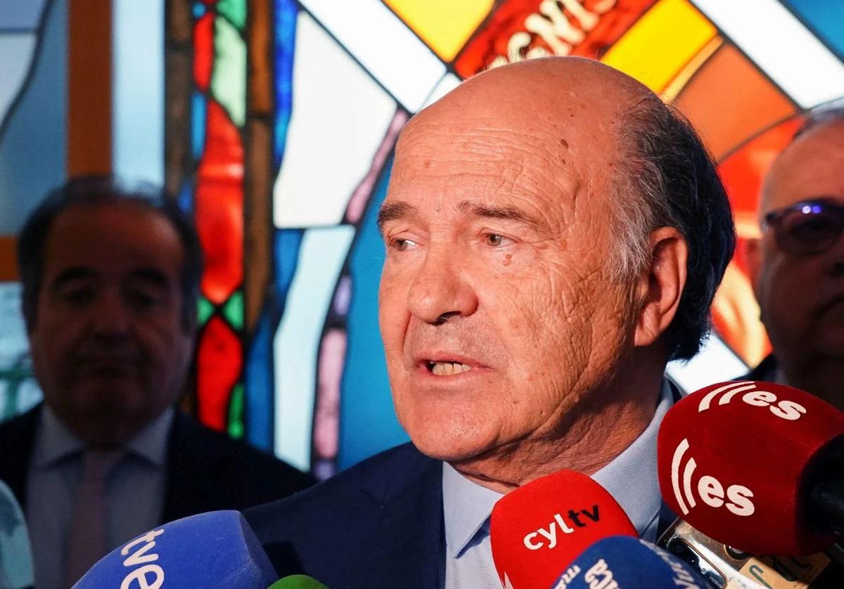 José Luis Díaz Villarig revalida su cargo como presidente del Colegio de Médicos de León