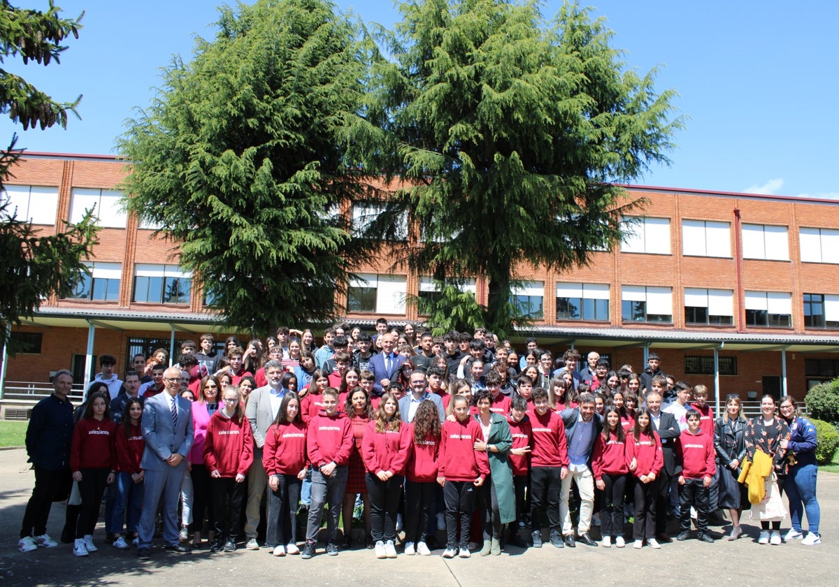 El Colegio Don Bosco - Salesianos León rindió homenaje al Día del Libro mediante la lectura de  la obra "El ingenioso hidalgo Don Quijote de la Mancha"