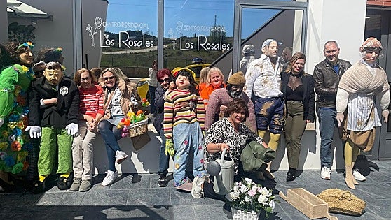 La tradición leonesa de pinar los Mayos llega a los pueblos de Sariegos