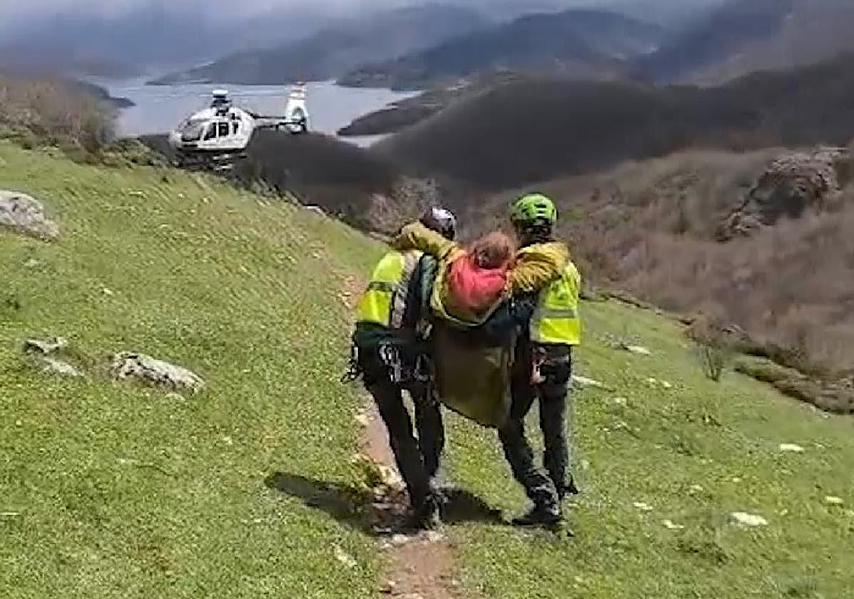 Rescatada una senderista herida en Folgoso de la Ribera