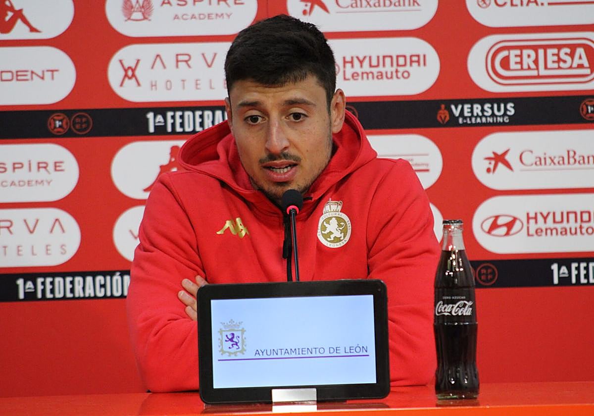 Kevin Presa, en la sala de prensa del Reino de León.
