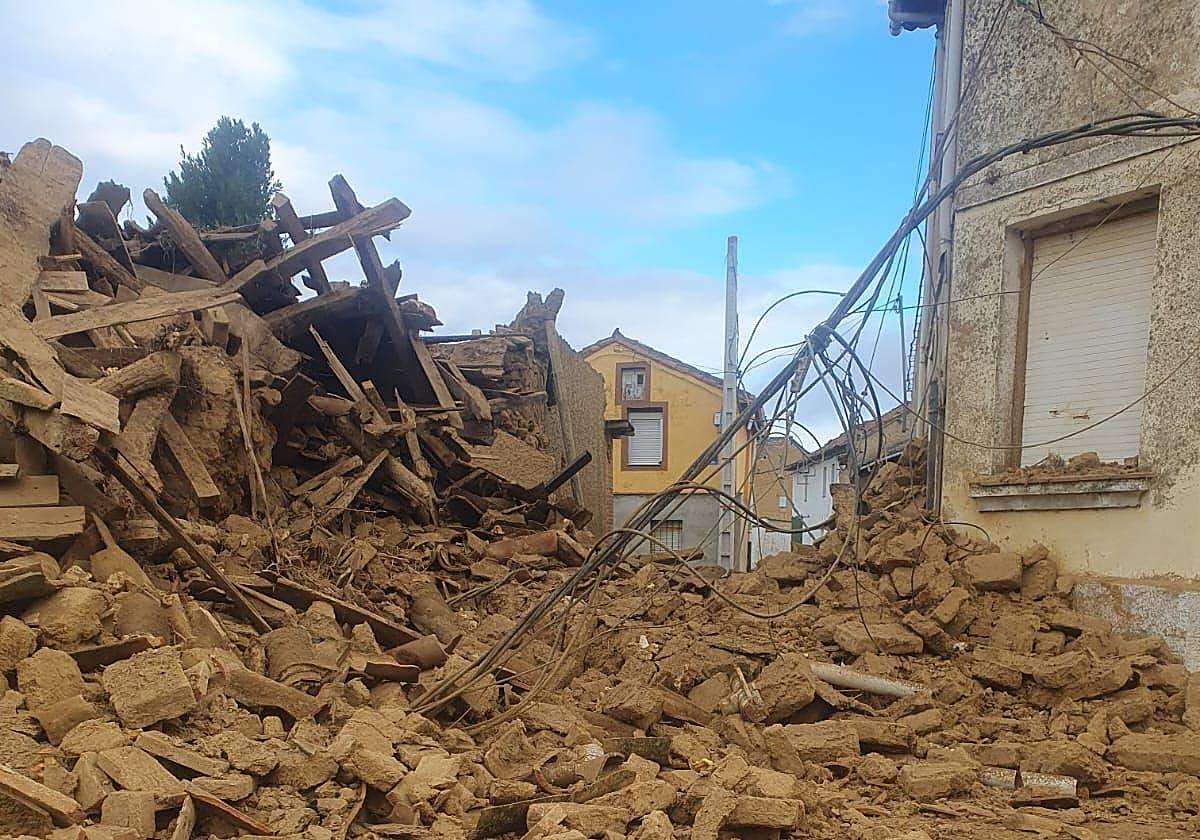 Se derrumba una vivienda en ruinas en León