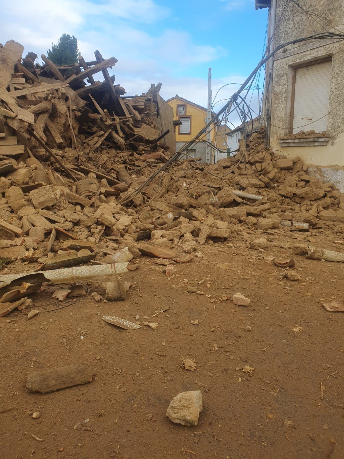 Se derrumba una vivienda en ruinas en León