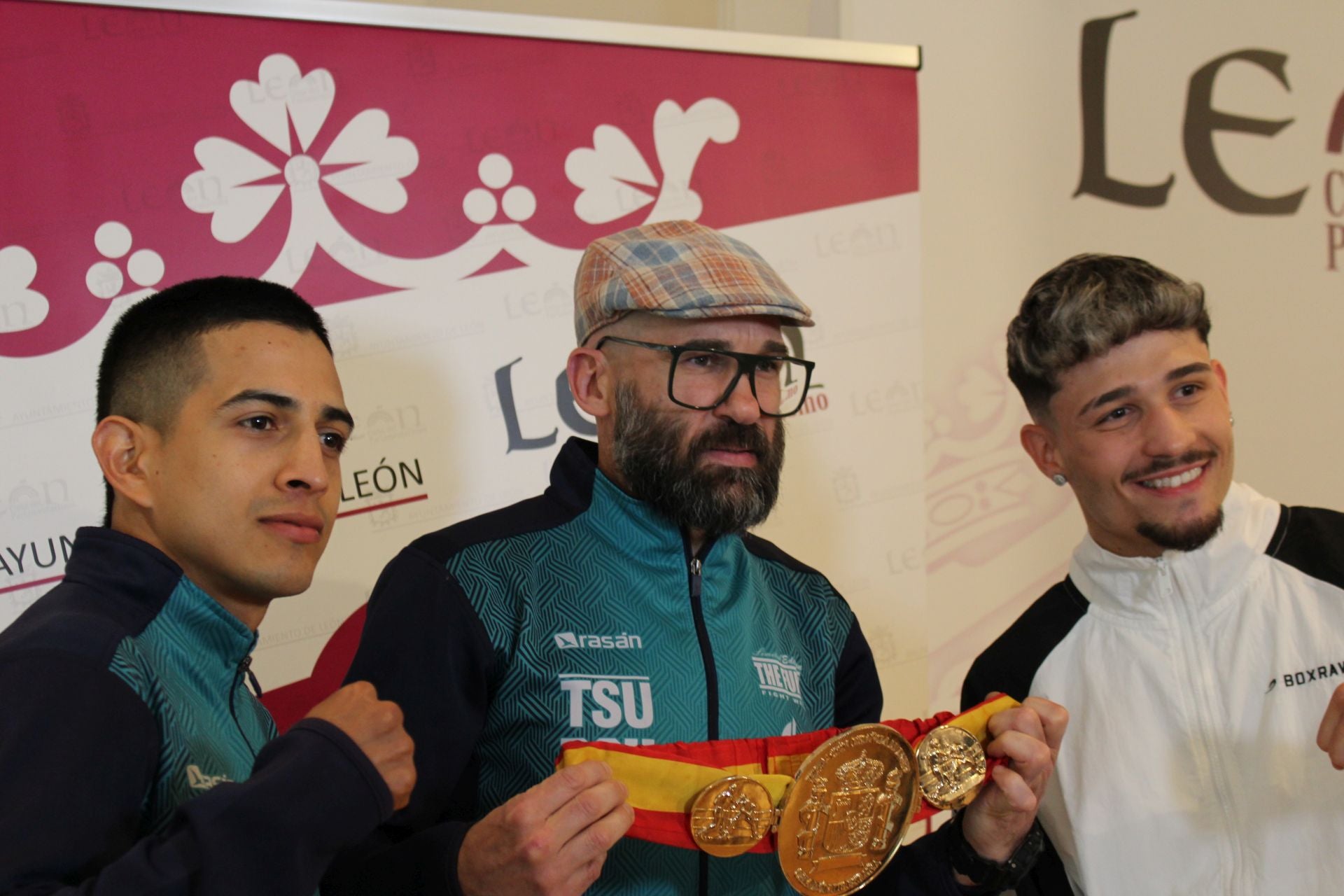 Barrul calienta el combate con Zabala por todo León