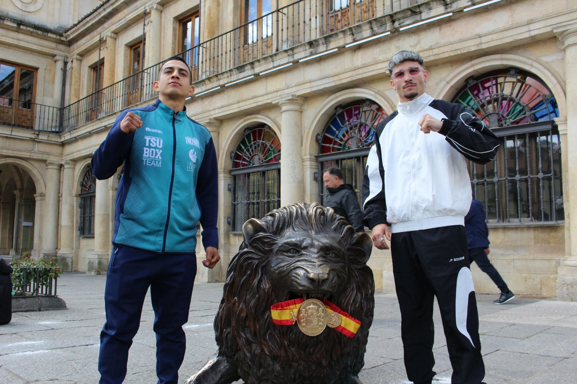 Barrul calienta el combate con Zabala por todo León