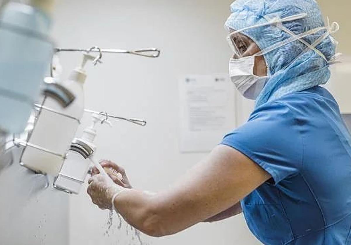 Más de un millón de euros para suministrar 200.000 artículos de lencería y vestuario para el Hospital de León