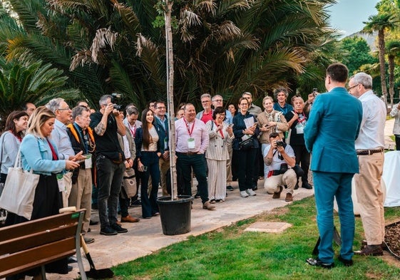 La delegación ante los medios y profesionales en el PARJAP 2025 de Marbella.
