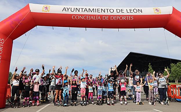Imagen de los participantes en patines y patinetes de la edición pasada