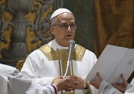El papa León XIV oficia este viernes, su primera misa en la Capilla Sixtina.