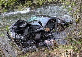 Imagen del vehículo en el lugar del accidente.