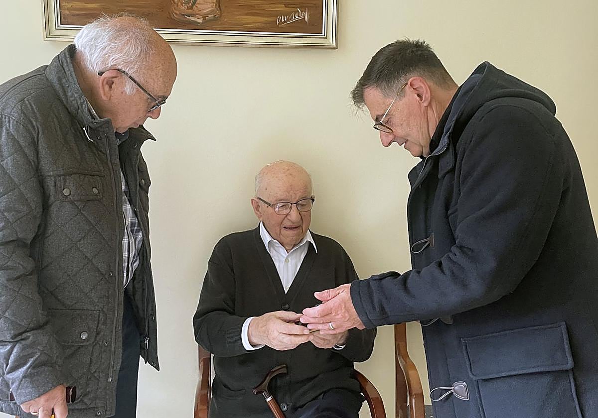 Eutimio, en el centro de la imagen.