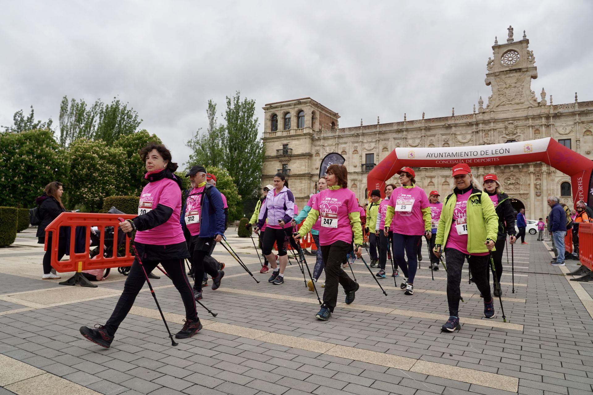 Las imágenes de la carrera del Día Mundial del Parkinson en León