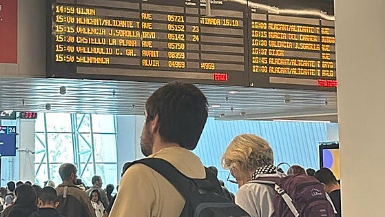 El Ave se vuelve a atascar y suma hora y media de retraso en León