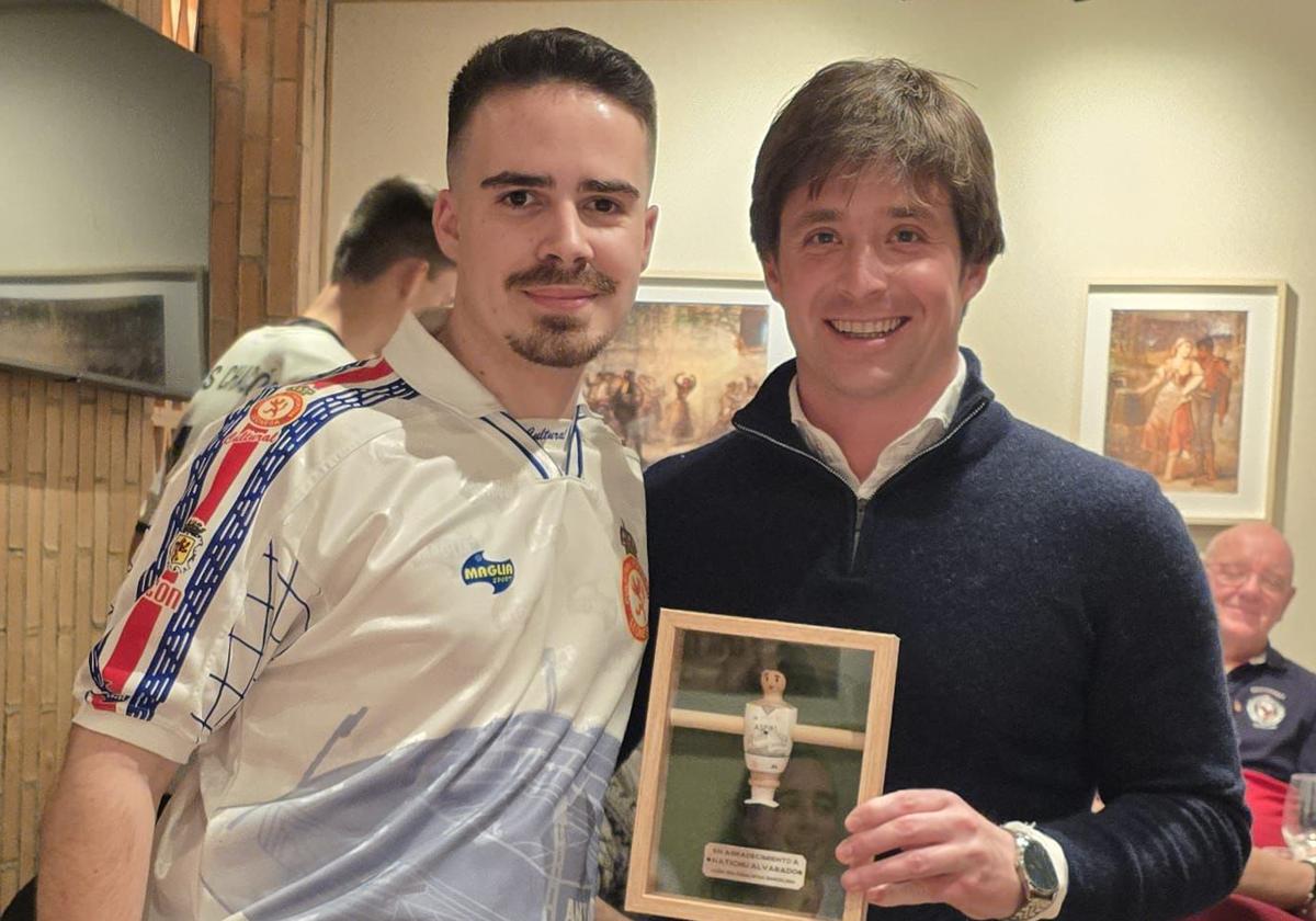 David Díez, en una imagen junto al director deportivo de la Cultural, José Manzanera.