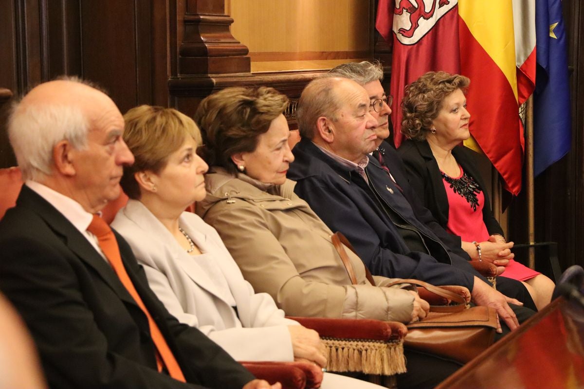 Homenaje a las parejas leonesas que han cumplido 50 y 60 años de casados