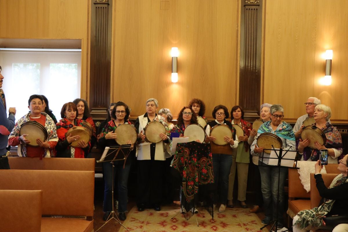 Homenaje a las parejas leonesas que han cumplido 50 y 60 años de casados