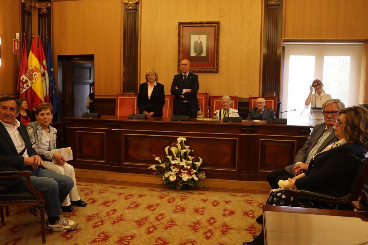 Homenaje a las parejas leonesas que han cumplido 50 y 60 años de casados