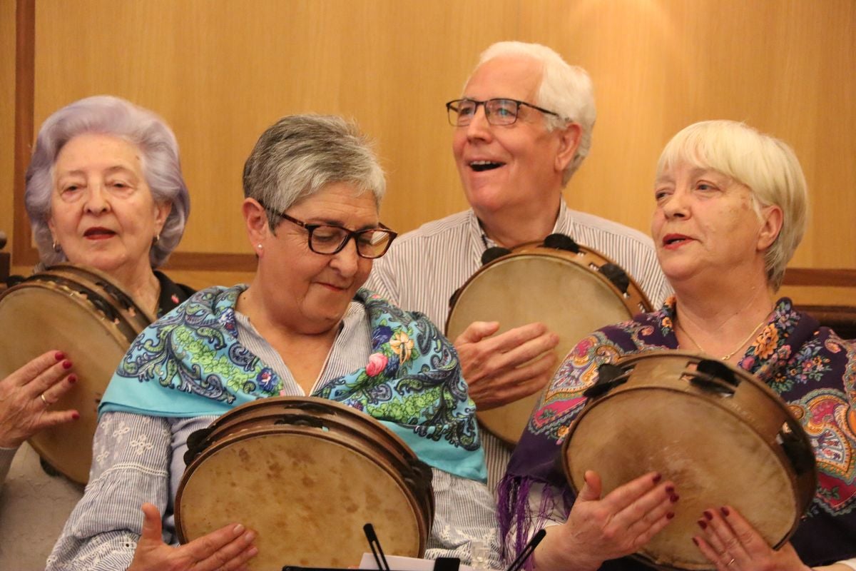 Homenaje a las parejas leonesas que han cumplido 50 y 60 años de casados