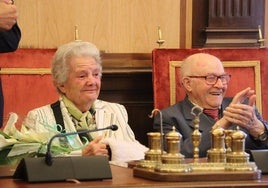 Magdalena y Mariano durante el homenaje por sus bodas de diamante.