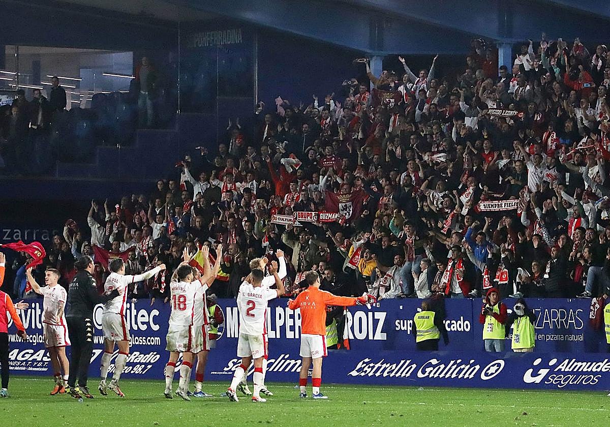 Afición culturalista en el derbi del año pasado en El Toralín.