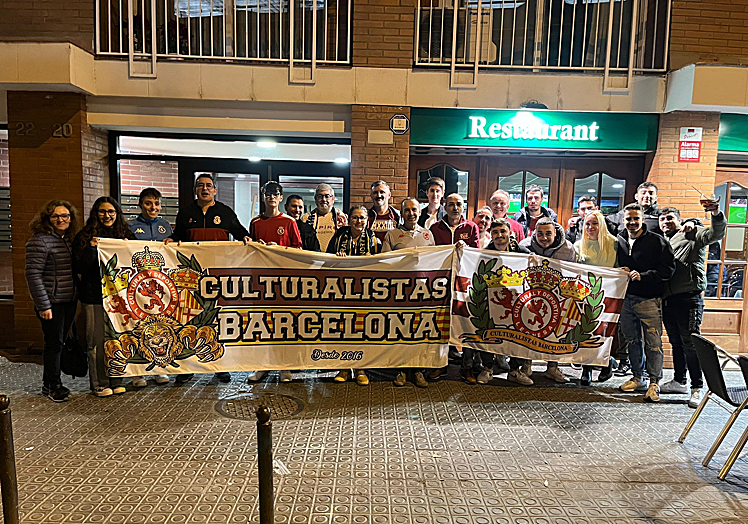La Peña Culturalistas Barcelona disfruta de un partido de la Cultural