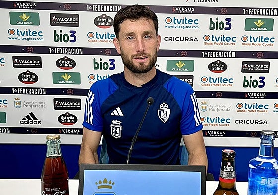 Borja Valle, en la sala de prensa de El Toralín.